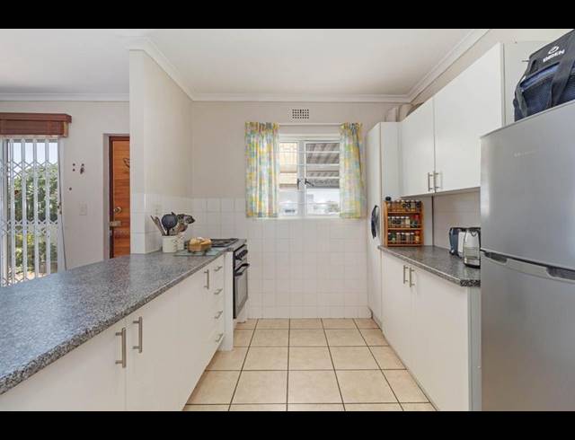 3 BEDROOM HOUSE FOR SALE IN LAKESIDE